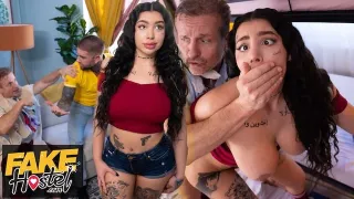 Cseh csajok csaló threesome-je a szobában