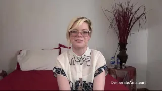 Szűk punci kemény döngetése szőke bábnál